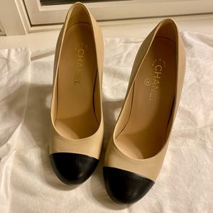 Authentic Chanel cream Leather CC Motif Pearl Round Toe Stiletto heels.
